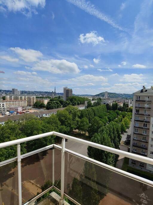 Spacieux F4 Avec Vue Panoramique Et 2 Places De Parking Rouen Esterno foto