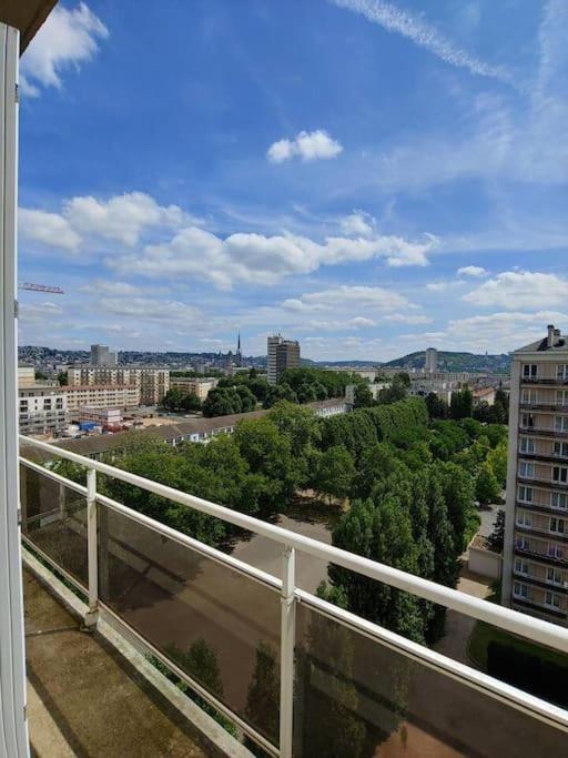 Spacieux F4 Avec Vue Panoramique Et 2 Places De Parking Rouen Esterno foto